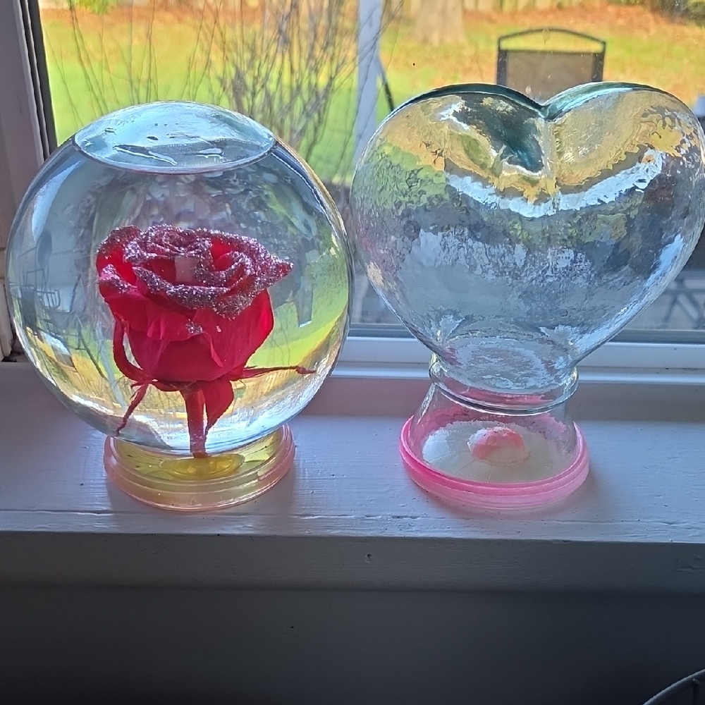 š“2/$15 Water Vase Glass Heart Globe